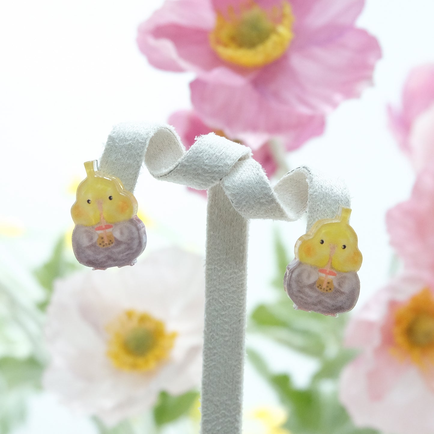 ✿ Free shipping✿:: Earrings:: ❗You can choose different parrots to make it a pair❗Cockatiel and milk tea